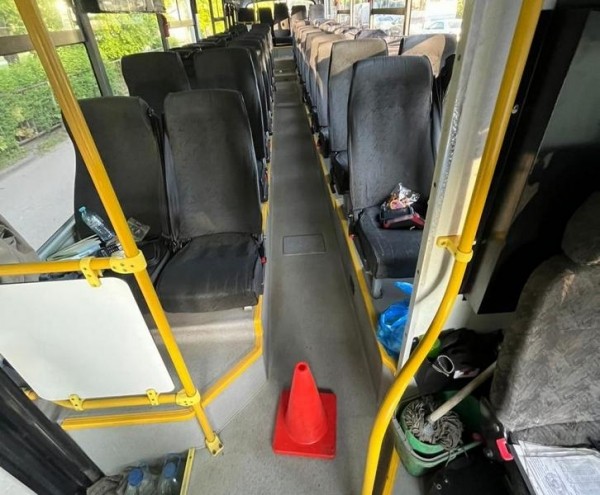 В автобусах за сутки уронили двух пассажирок среднего возраста В автобусах за сутки уронили двух пассажирок среднего возраста
