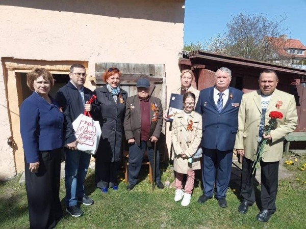 В Озёрском районе поздравили единственного 97-летнего участника войны В Озёрском районе поздравили единственного 97-летнего участника войны