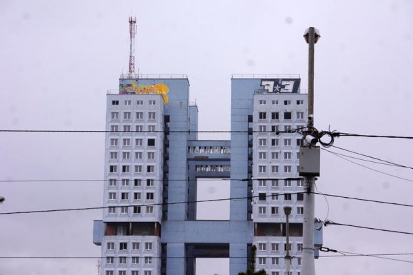 У Дома Советов начался демонтаж У Дома Советов начался демонтаж