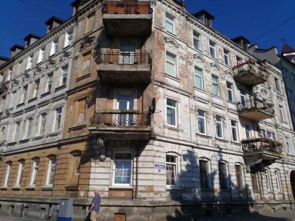 В Черняховске восстановили исторического немецкого атланта на доме В Черняховске восстановили исторического немецкого атланта на доме
