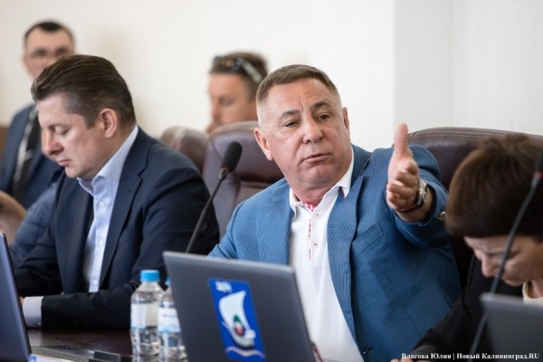 &laquo;Вытирая пот со лба&raquo;: как избирали нового главу Калининграда (фото)