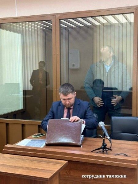 Начальнику отдела Калининградской областной таможни предъявили взятки в 180 тыс. руб.