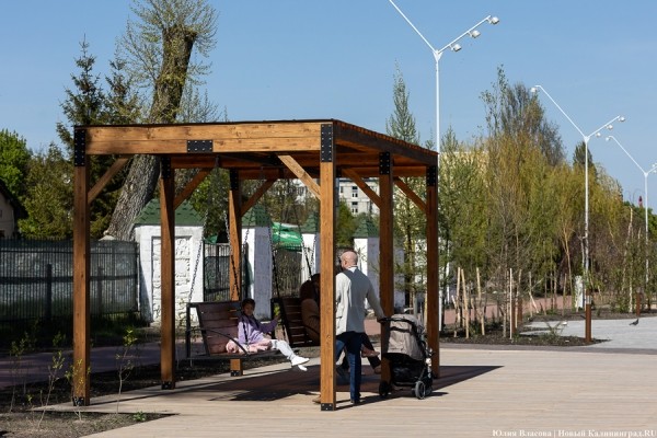 Лавки-бананы, деревянные паруса: в Светлом открыли набережную после реконструкции (фото)
