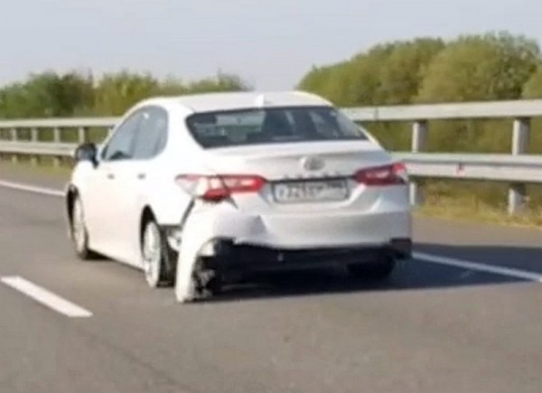 Под Храброво заметили странного гонщика на «Тойоте» Под Храброво заметили странного гонщика на «Тойоте»