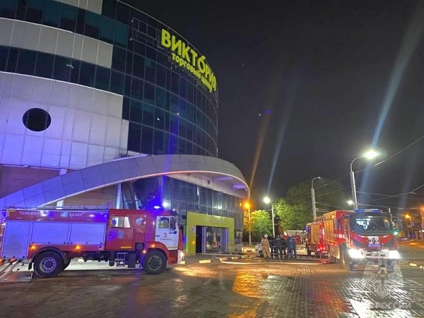 В Калининграде внезапно загорелся ТЦ «Виктория» В Калининграде внезапно загорелся ТЦ «Виктория»