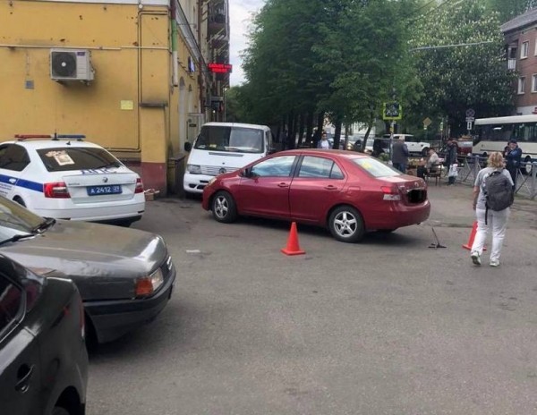 У Балтийского рынка в Калининграде сбили 49-летнюю женщину