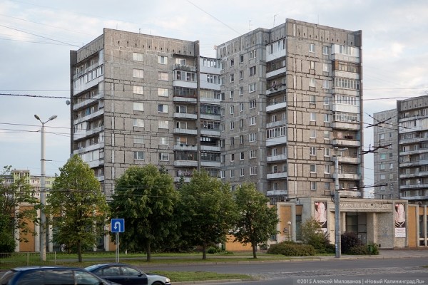 Без инвестиций в трещины: власти восьмой год решают судьбу аварийного дома на Моспроспекте