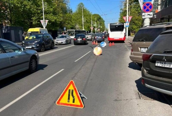 В автобусах за сутки уронили двух пассажирок среднего возраста В автобусах за сутки уронили двух пассажирок среднего возраста