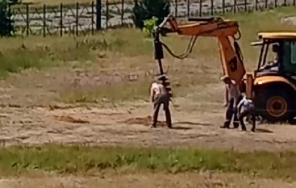 Жителям Светлого начали сверлить место для купания