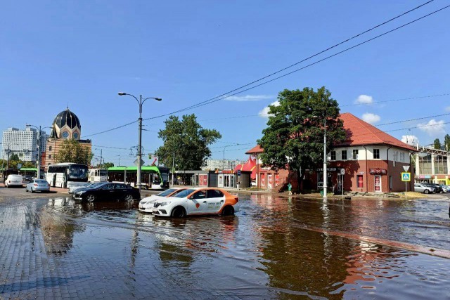 На острове Октябрьском в Калининграде затопило дорогу: остановлено движение трамваев
На острове Октябрьском в Калининграде затопило дорогу: остановлено движение трамваев