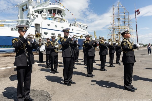 Северный рыболов: в Калининграде подняли российский флаг на траулере &laquo;Дмитрий Кожарский&raquo; (фото)