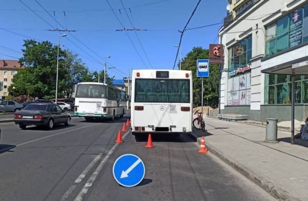 В Калининграде из автобуса выпала 66-летняя женщина В Калининграде из автобуса выпала 66-летняя женщина