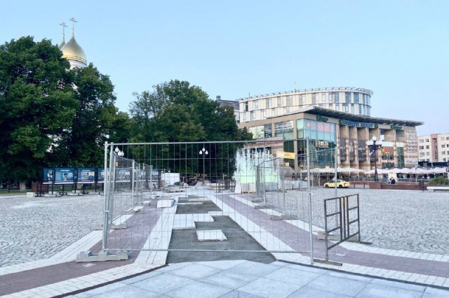 В Калининграде начали ремонтировать площадь Победы
В Калининграде начали ремонтировать площадь Победы