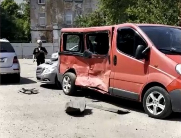 «Снесла ту машину, потом эту»: в Калининграде массовое ДТП на парковке «Снесла ту машину, потом эту»: в Калининграде массовое ДТП на парковке