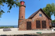 В Заливино завершили реставрацию башни старинного маяка (фото)
В Заливино завершили реставрацию башни старинного маяка (фото)