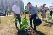 
						&laquo;Индия, Ладога и День Победы&raquo;: в сквере на Сельме высадили 150 кустов сирени (фото)			Избранное								