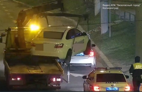В Калининграде таксист «Везёт» нюхнул порошок с пассажиром прямо на видео В Калининграде таксист «Везёт» нюхнул порошок с пассажиром прямо на видео