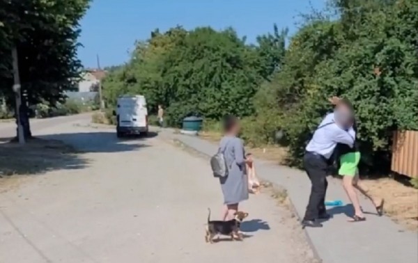 В Янтарном водитель жёстко избил сошедшего с автобуса пассажира