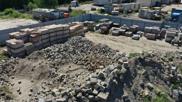 Стало известно место свалки плитки и брусчатки в Калининграде