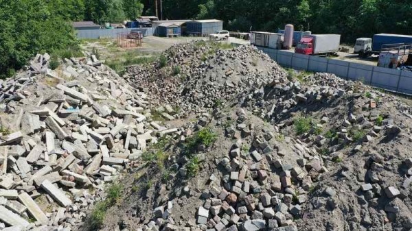 Стало известно место свалки плитки и брусчатки в Калининграде