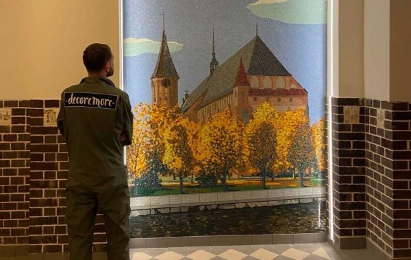 В центре Калининграда выложили Кафедральный собор из стекла В центре Калининграда выложили Кафедральный собор из стекла