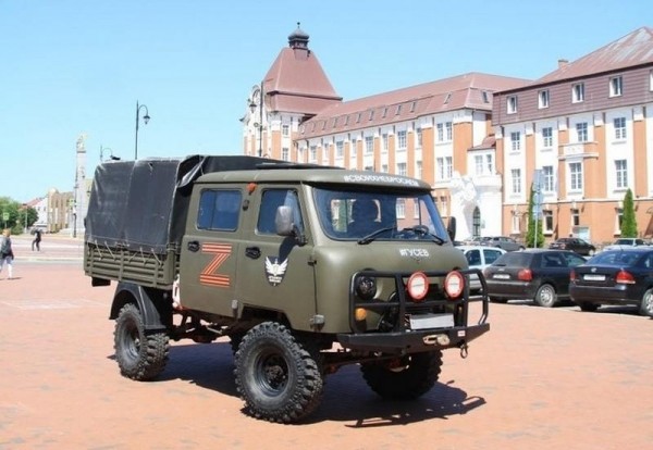 В Гусеве освятили подаренный неизвестным автомобиль для СВО В Гусеве освятили подаренный неизвестным автомобиль для СВО