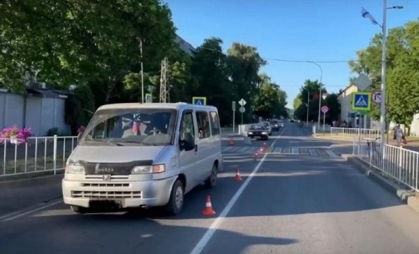 В Балтийске «Пежо» не пропустил женщину к вокзалу В Балтийске «Пежо» не пропустил женщину к вокзалу