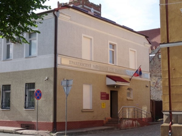 В Правдинске выпотрошили припаркованные «Ауди» и «Ниссан» В Правдинске выпотрошили припаркованные «Ауди» и «Ниссан»