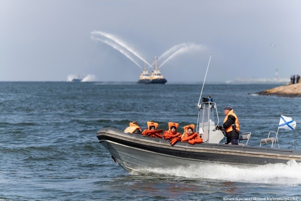 День ВМФ в Балтийске: как прошел парад кораблей Балтфлота (фото) День ВМФ в Балтийске: как прошел парад кораблей Балтфлота (фото)