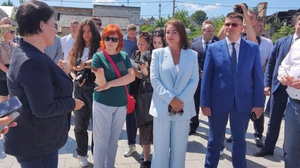 В Калининграде министр открыла пешеходный переход через рельсы