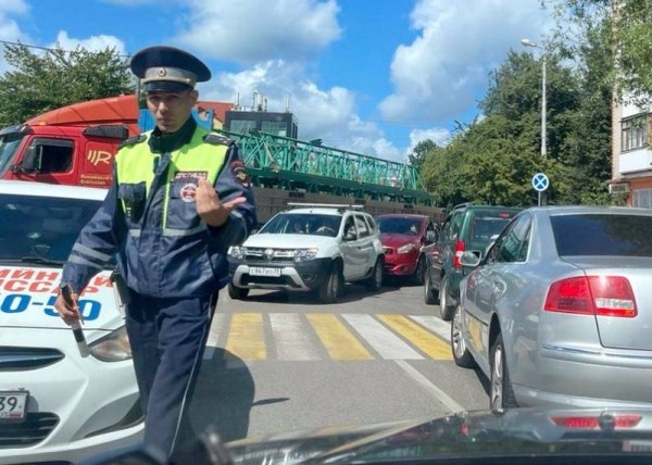 Длинномер создал мощную пробку в Калининграде