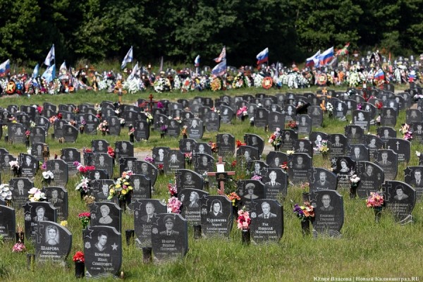 Негде хоронить военных: как мемориал в Медведевке оказался на грани закрытия Негде хоронить военных: как мемориал в Медведевке оказался на грани закрытия
