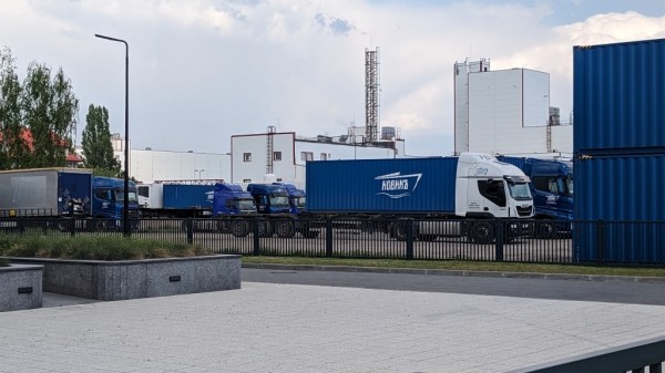 В контейнер заманивают рублем В контейнер заманивают рублем