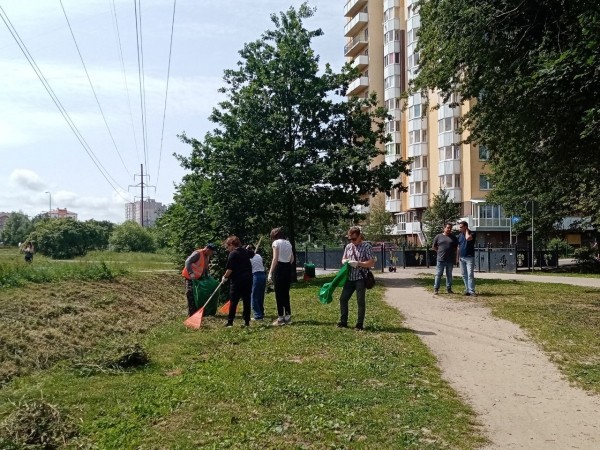 Волонтеры общеобразовательных учреждений № 32 и № 36 приняли участие во Всероссийской акции &laquo;Вода России&raquo;