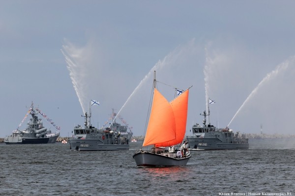 День ВМФ в Балтийске: как прошел парад кораблей Балтфлота (фото) День ВМФ в Балтийске: как прошел парад кораблей Балтфлота (фото)