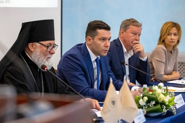 Алиханов надеется на приезд русских из-за рубежа для работы в России Алиханов надеется на приезд русских из-за рубежа для работы в России