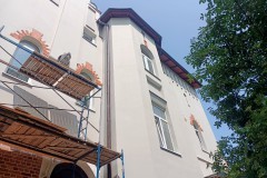 
						В Калининграде завершают ремонт старинного дома с гаргульями на Комсомольской  (фото)											