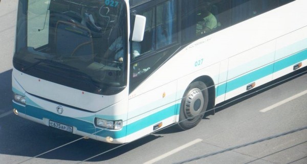 Ажиотаж по пути в Янтарный решили разрядить дополнительными автобусами Ажиотаж по пути в Янтарный решили разрядить дополнительными автобусами
