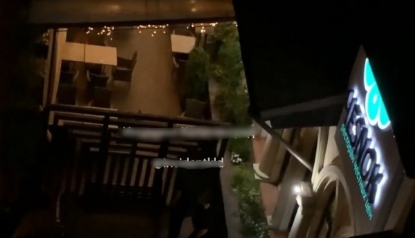 У ресторана в Калининграде кричали и дрались без полиции У ресторана в Калининграде кричали и дрались без полиции