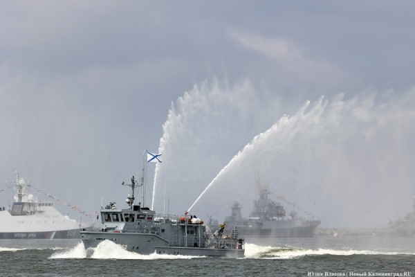День ВМФ в Балтийске: как прошел парад кораблей Балтфлота (фото) День ВМФ в Балтийске: как прошел парад кораблей Балтфлота (фото)