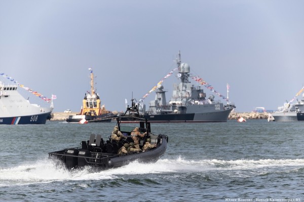 День ВМФ в Балтийске: как прошел парад кораблей Балтфлота (фото) День ВМФ в Балтийске: как прошел парад кораблей Балтфлота (фото)