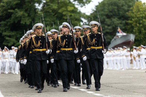 День ВМФ в Балтийске: как прошел парад кораблей Балтфлота (фото) День ВМФ в Балтийске: как прошел парад кораблей Балтфлота (фото)