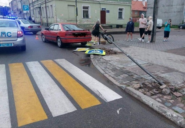 В Гусеве 21-летняя водитель ранила дорожным знаком 15-летнего пешехода
