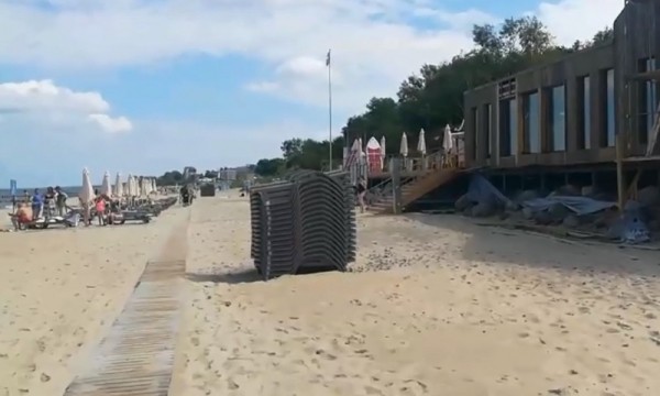 Загорающие в Малиновке выступили против долбёжки на пляже