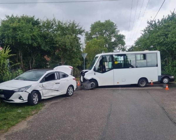 В Калининграде «Хёндэ» не пропустил маршрутку с пассажирами В Калининграде «Хёндэ» не пропустил маршрутку с пассажирами