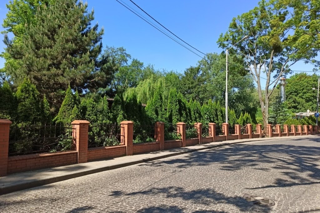 На Верхнем озере в Калининграде расширили узкий тротуар у ресторана «Причал» (фото)
На Верхнем озере в Калининграде расширили узкий тротуар у ресторана «Причал» (фото)