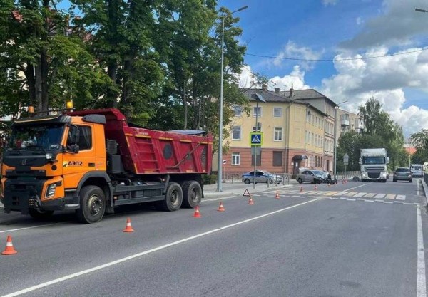 В Черняховске &laquo;Тойота&raquo; лишилась двигателя в схватке с грузовиком