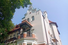 
						В Калининграде завершают ремонт старинного дома с гаргульями на Комсомольской  (фото)											