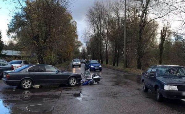 Погрязшего в кредитах водителя БМВ заставляют заплатить мотоциклисту Погрязшего в кредитах водителя БМВ заставляют заплатить мотоциклисту