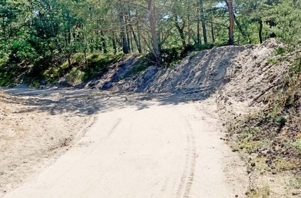 На Балтийской косе рассказали о передвижении дюны трактором На Балтийской косе рассказали о передвижении дюны трактором